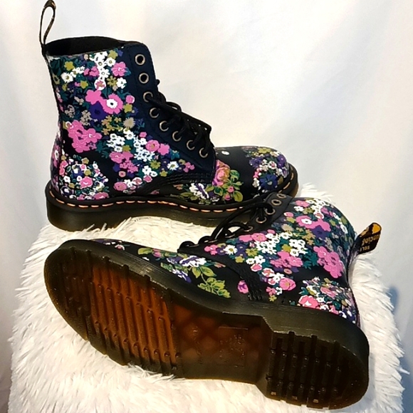 DR. Martens Floral Boots Air Wait With Bouncing Soles👢🌺💮🌸🪻 - Picture 11 of 17